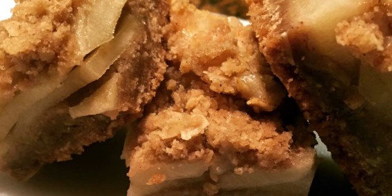 Cinnamon Apple Crumb Bars