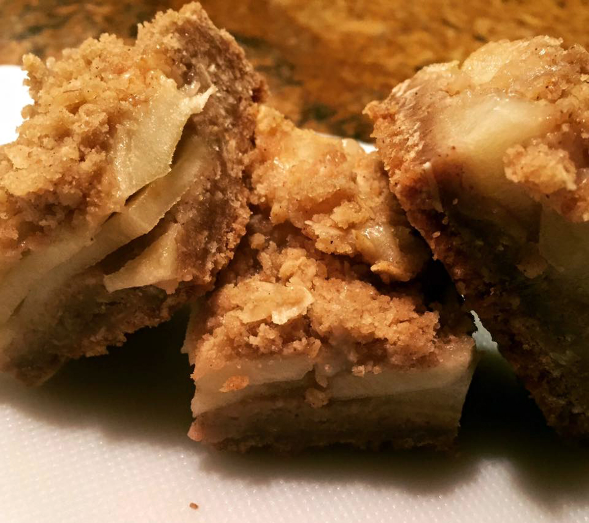 Cinnamon Apple Crumb Bars