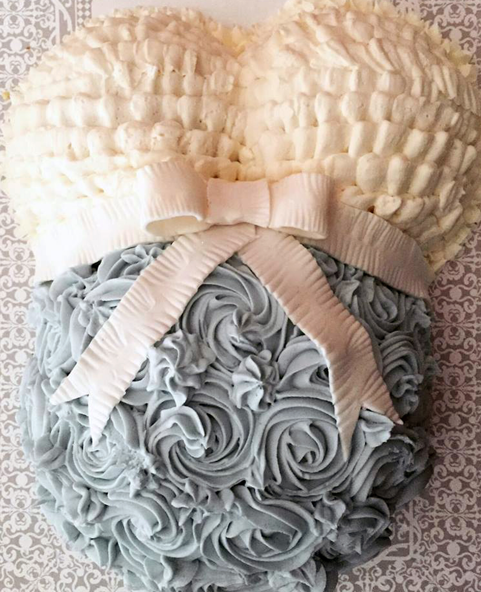 Pregnancy Cupcake Cake
